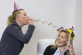 Diese Regeln gelten an Rosemontag mit Verkleidung im Büro.