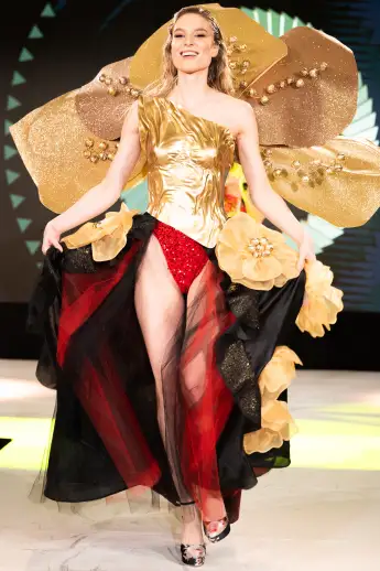 kim hnizdo heiß freizügig gold look slip