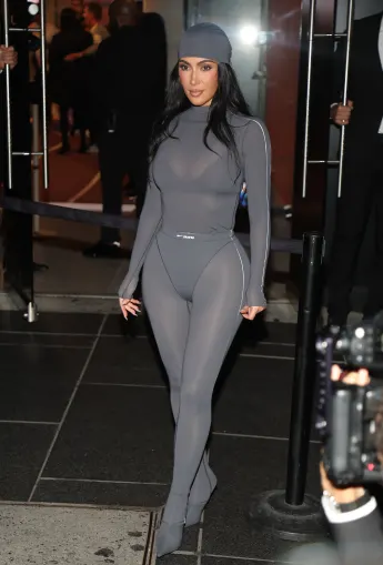 Kim Kardashian im durchsichtigen Jumpsuit