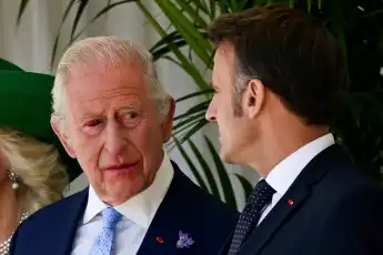 König Charles und Emmanuel Macron