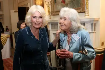 Königin Camilla und Jilly Cooper