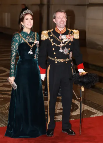 Königin Mary und König Frederik neujahr look outfit