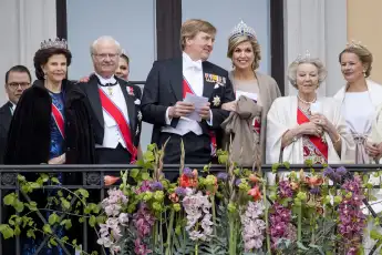 Königin Silvia, König Carl Gustav, König Willem-Alexander, Königin Maxima und Prinzessin Beatrix bei den norwegischen Feierlichkeiten
