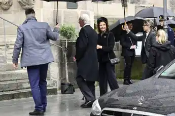 Die schwedischen Monarchen Königin Silvia und König Carl Gustaf XVI auf einer Beerdigung in Coburg