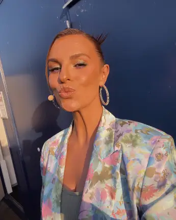 laura wontorra heiß sexy foto instagram