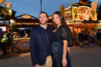 Laura Wontorra und Riccardo Basile werden Eltern.