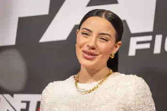 leyla lahouar auftritt roter teppich