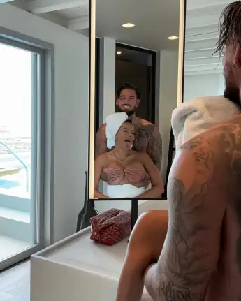 leyla mike boobs foto