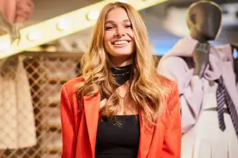 lola weippert heiß freizügig bilder message slip