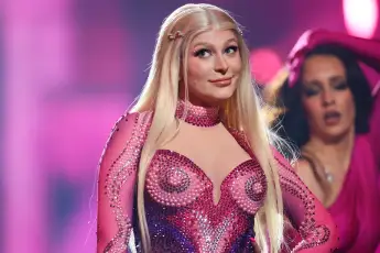 marie reim heiß freizügig haut ausschnitt ki bild