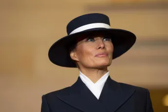 Melania Trump offizielles Porträt ist da