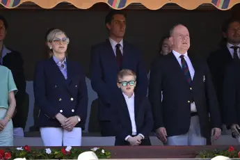Fürstin Charlène mit Fürst Albert und Prinz Jacques