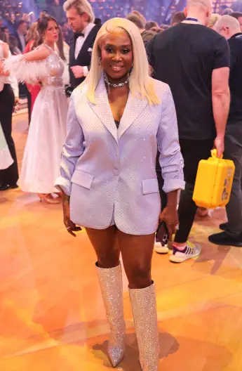 Motsi Mabuse als Blondine