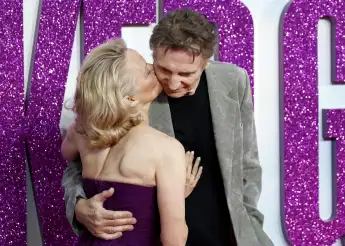 Pamela Anderson und Liam Neeson