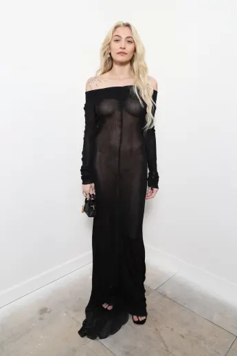 Paris Jackson im Durchsichtig-Kleid ohne BH