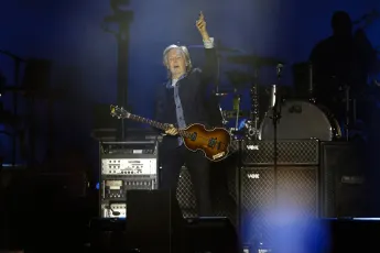 paulmccartney-ringo-starr-reunion-ronnie-wood-auftritt