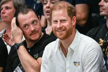 Prinz Harry Sohn scheint England-Fan zu sein.