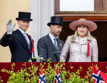 Prinz Sverre Magnus, Königin Mette-Marit und König Haakon