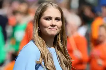 prinzessin amalia uni abschluss bachelor kleid look