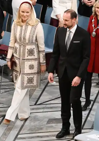 prinzessin mette marit prinz haakon nobelpreis verleihung auftritt