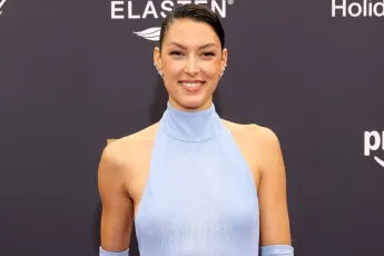 rebecca mir heiß sexy freizügig haut dusche hüllenlos