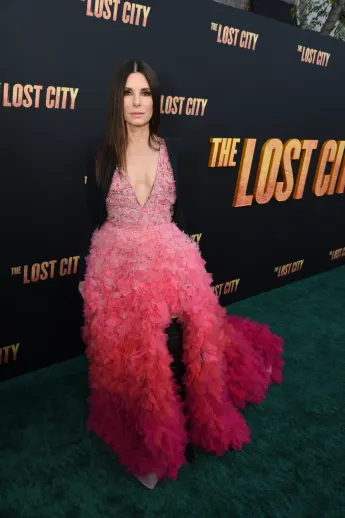 Sandra Bullock heute roter teppich look