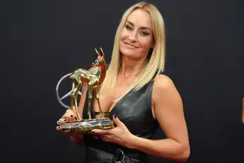 sarah connor heiß freizügig haut körper oberweite