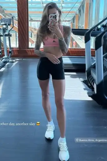 sophia thomalla heiß freizügig sport look beine body