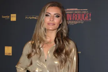sophia thomalla heiß freizügig haut kleid are you the one