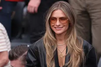 sophia thomalla heiß freizügig kleid rot beine