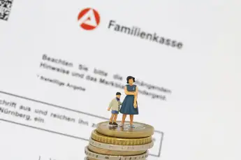 Bürgergeld 2026: So viel Geld bekommen Alleinerziehende.