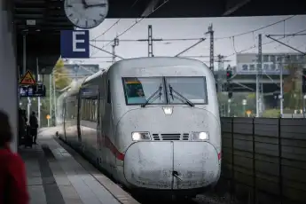 deutsche bahn ausfälle ice strecke gesperrt