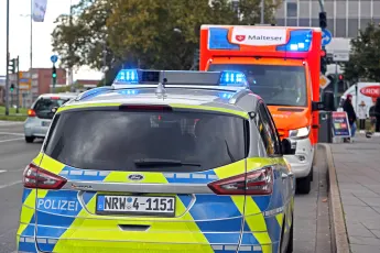 polizei rettungswagen symbolbild