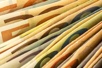 Das Geldvermögen in Deutschland erreicht neue Höchststände, gleichzeitig wächst die Zahl der Menschen ohne finanzielle Reserve.