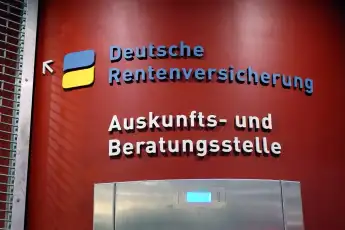 Wer bekommt Waisen- oder Halbwaisenrente, wie hoch fällt die Unterstützung aus.