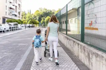 Wichtige Finanztipps für alleinerziehende Eltern.