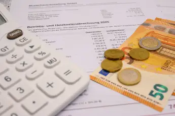 Nebenkostenabrechnung und Taschenrechner
