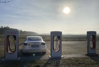 Tesla bringt das Model 3 Standard nach Deutschland