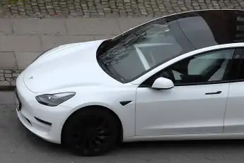 Der TÜV bescheinigt dem Tesla Y kein gutes Zeugnis