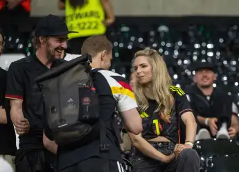 manuel neuer anika bissel thomas hayo tribüne freundin em