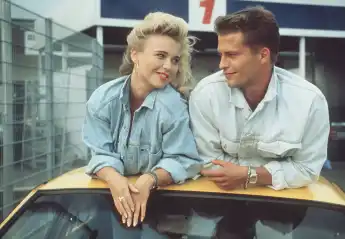 Tina Ruland und Til Schweiger in „Manta Manta“