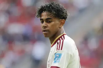 Lamine Yamal soll beim FC Barcelona rund 30 Millionen Euro brutto plus Bonus verdienen.