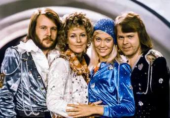 Benny Andersson, Anni-Frid Lyngstad, Agnetha Faltskog und Bjorn Ulvaeus von ABBA nach ihrem Sieg beim ESC am 6. April 1974