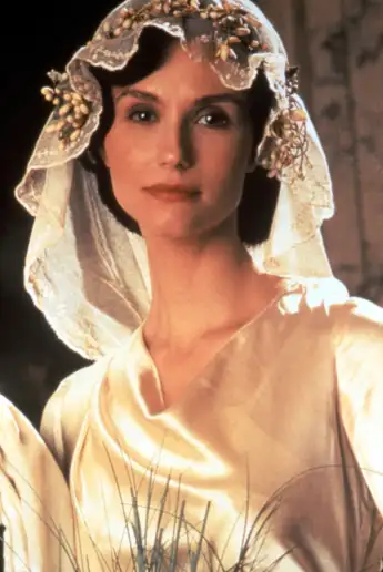 Alessandra Martines kennen wir als „Prinzessin Fantaghiro“