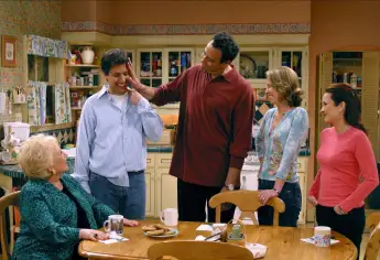 Doris Roberts, Ray Romano, Brad Garrett, Monica Horan und Patricia Heaton in „Alle lieben Raymond“ am 13. September 1996