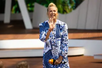 Andrea Kiewel im „ZDF Fernsehgarten“ am 24. Juli 2022