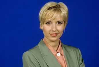 Bildnummer: 56769306  Datum: 18.04.1993  Copyright: imago/teutopress
Andrea Kiewel 04/93 te Frau Fernsehen TV Moderation Journalismus SAT.1 blond kurzhaarig seriös Blazer grün hoch halb stehend Arme lächelnd People Shooting x0x xkg 1993 hoch 

 56769306 Date 18 04 1993 Copyright Imago teutopress Andrea Kiewel 04 93 Te Woman Television TV Moderation Journalism SAT 1 blond short seriously Blazer Green vertical half standing Arms smiling Celebrities Shooting x0x xkg 1993 vertical