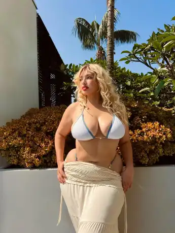 Sarina Nowak zeigt sich sexy im Bikini