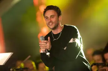 Clueso live beim Jubiläumskonzert der STÜBAphilharmonie zu 20 Jahre Zughafen - der Kulturmeile im alten Güterbahnhof am 22. April 2022