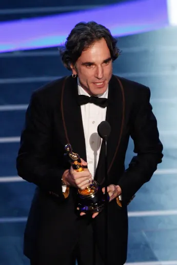 Daniel Day-Lewis bei den Oscars 2008, wo er den Goldjungen für seine Rolle in „There Will Be Blood“ erhielt